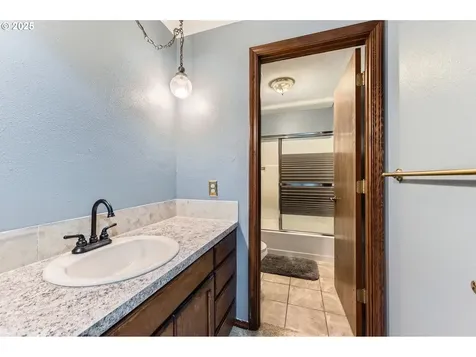 1713 SE 127th Avenue Vancouver WA 98683