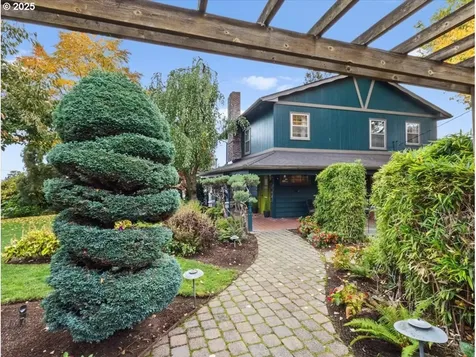 7220 SE Alder Street Portland OR 97215