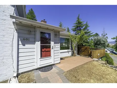 681 Liberty Street Ashland OR 97520