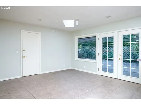 5128 SW Mitchell Street Portland OR 97221