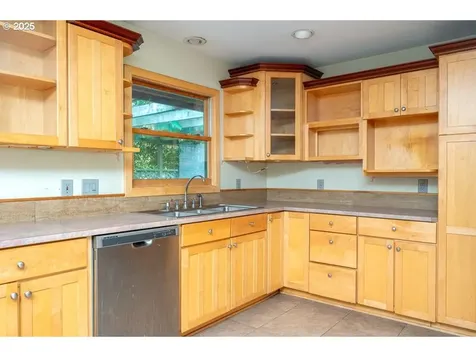 5128 SW Mitchell Street Portland OR 97221