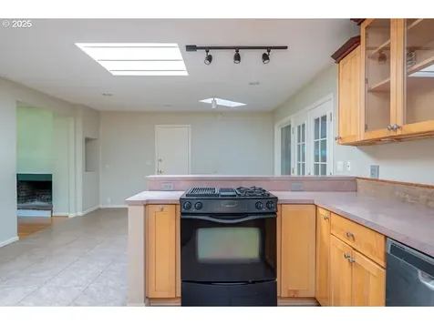5128 SW Mitchell Street Portland OR 97221