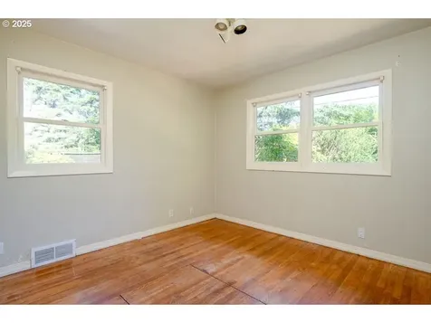 5128 SW Mitchell Street Portland OR 97221