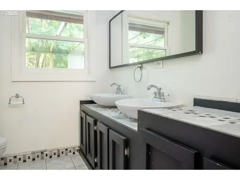 5128 SW Mitchell Street Portland OR 97221