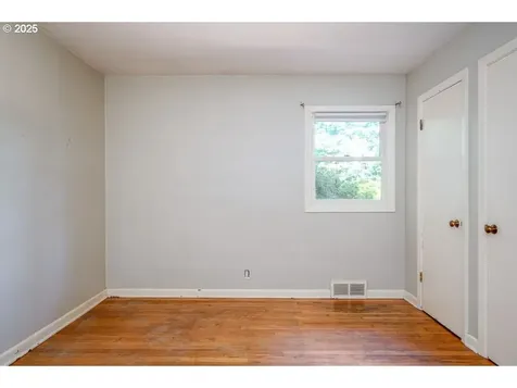 5128 SW Mitchell Street Portland OR 97221