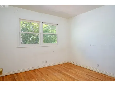5128 SW Mitchell Street Portland OR 97221