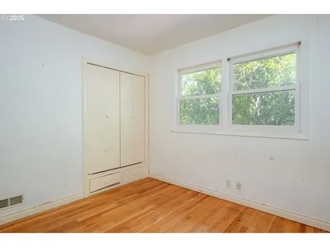 5128 SW Mitchell Street Portland OR 97221