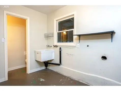 5128 SW Mitchell Street Portland OR 97221