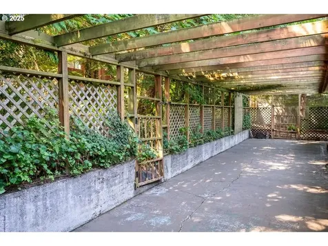 5128 SW Mitchell Street Portland OR 97221