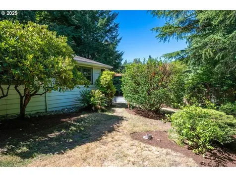 5128 SW Mitchell Street Portland OR 97221