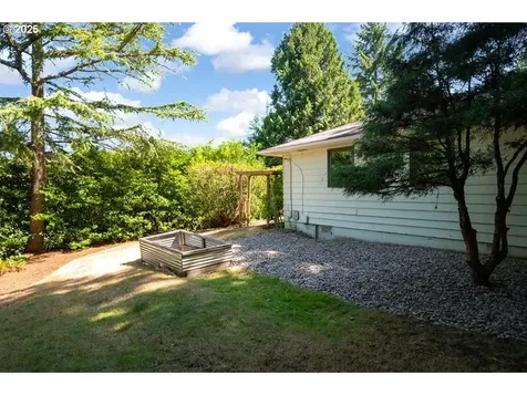 5128 SW Mitchell Street Portland OR 97221