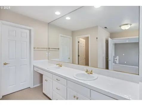 13610 SW Aerie Drive Portland OR 97223
