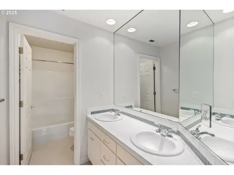 13610 SW Aerie Drive Portland OR 97223