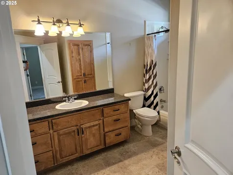 464 Oak Valley Loop Winchester OR 97495