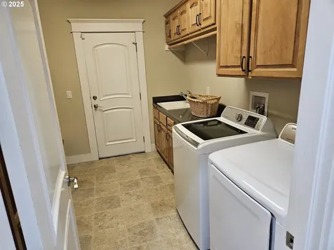 464 Oak Valley Loop Winchester OR 97495