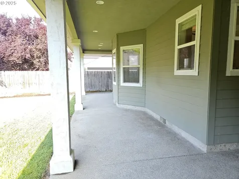 464 Oak Valley Loop Winchester OR 97495