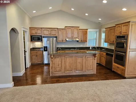 464 Oak Valley Loop Winchester OR 97495