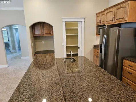 464 Oak Valley Loop Winchester OR 97495
