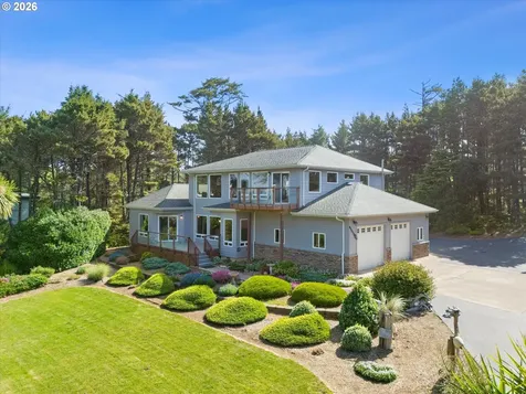 5220 SW Neal Avenue Waldport OR 97394