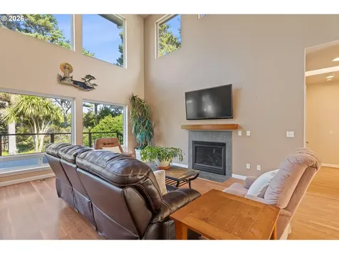 5220 SW Neal Avenue Waldport OR 97394