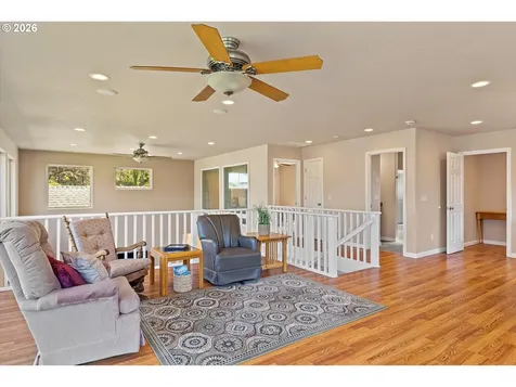5220 SW Neal Avenue Waldport OR 97394