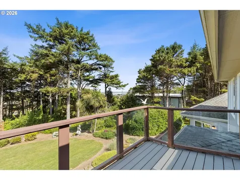 5220 SW Neal Avenue Waldport OR 97394