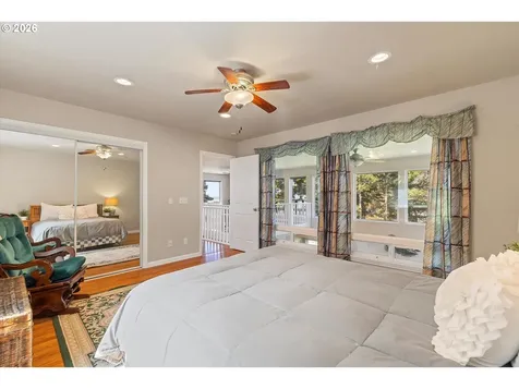 5220 SW Neal Avenue Waldport OR 97394