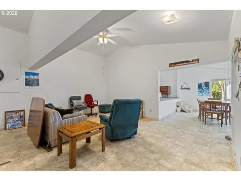 5220 SW Neal Avenue Waldport OR 97394