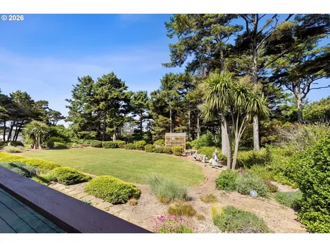 5220 SW Neal Avenue Waldport OR 97394