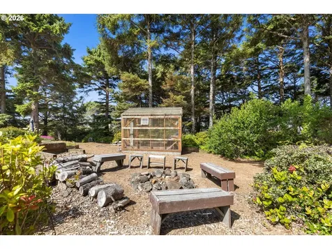 5220 SW Neal Avenue Waldport OR 97394