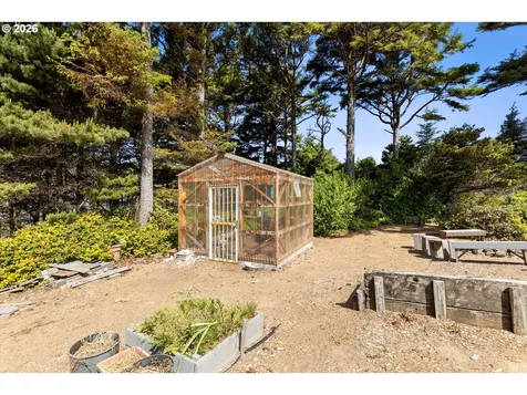 5220 SW Neal Avenue Waldport OR 97394