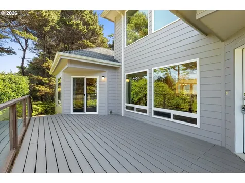 5220 SW Neal Avenue Waldport OR 97394