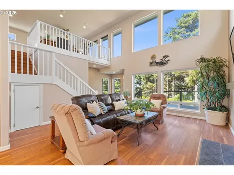 5220 SW Neal Avenue Waldport OR 97394