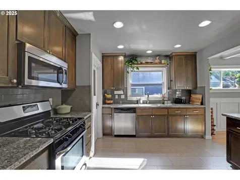 2645 N Halleck Street Portland OR 97217