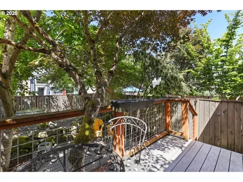 547 S Florida Street Portland OR 97219