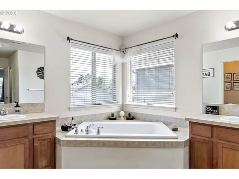 617 Street Charles Street Eugene OR 97402