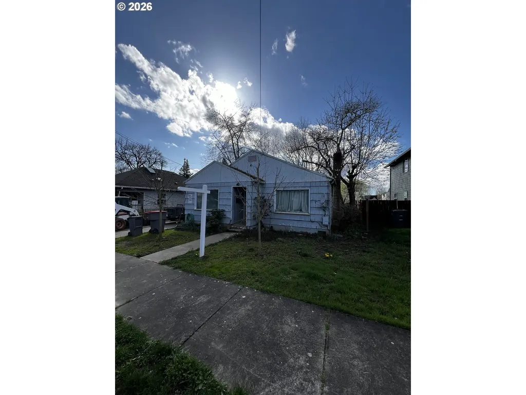 1215 NE Irvine Street Mcminnville OR 97128