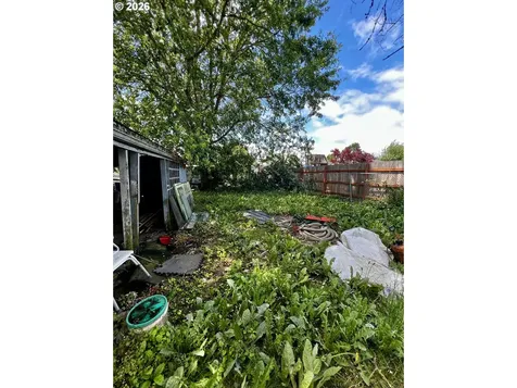 1215 NE Irvine Street Mcminnville OR 97128