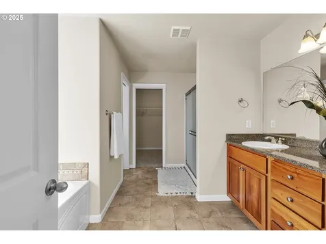 14300 NW 25th Court Vancouver WA 98685