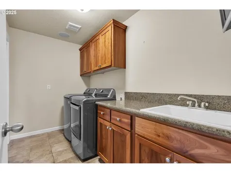 14300 NW 25th Court Vancouver WA 98685