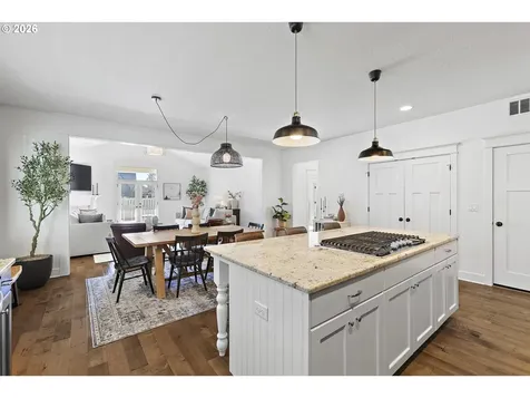 462 Turnberry Avenue Woodburn OR 97071