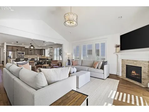 462 Turnberry Avenue Woodburn OR 97071