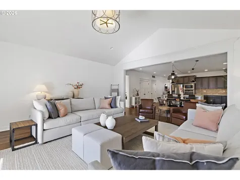462 Turnberry Avenue Woodburn OR 97071