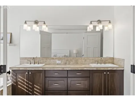 462 Turnberry Avenue Woodburn OR 97071