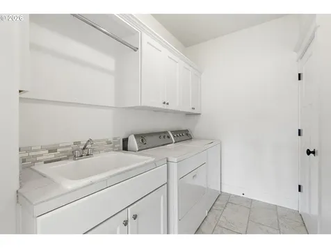 462 Turnberry Avenue Woodburn OR 97071