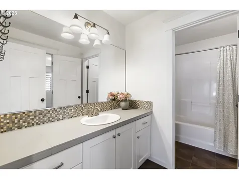 462 Turnberry Avenue Woodburn OR 97071