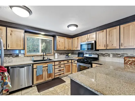 1011 Rose Street Junction City OR 97448
