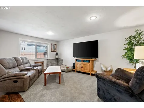 1011 Rose Street Junction City OR 97448