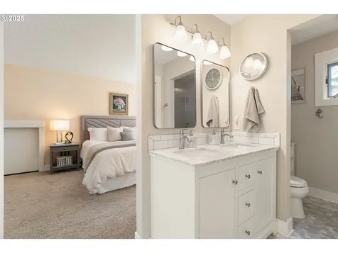 30946 SW River Lane Road West Linn OR 97068