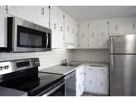 3803 Peppertree Drive Eugene OR 97402